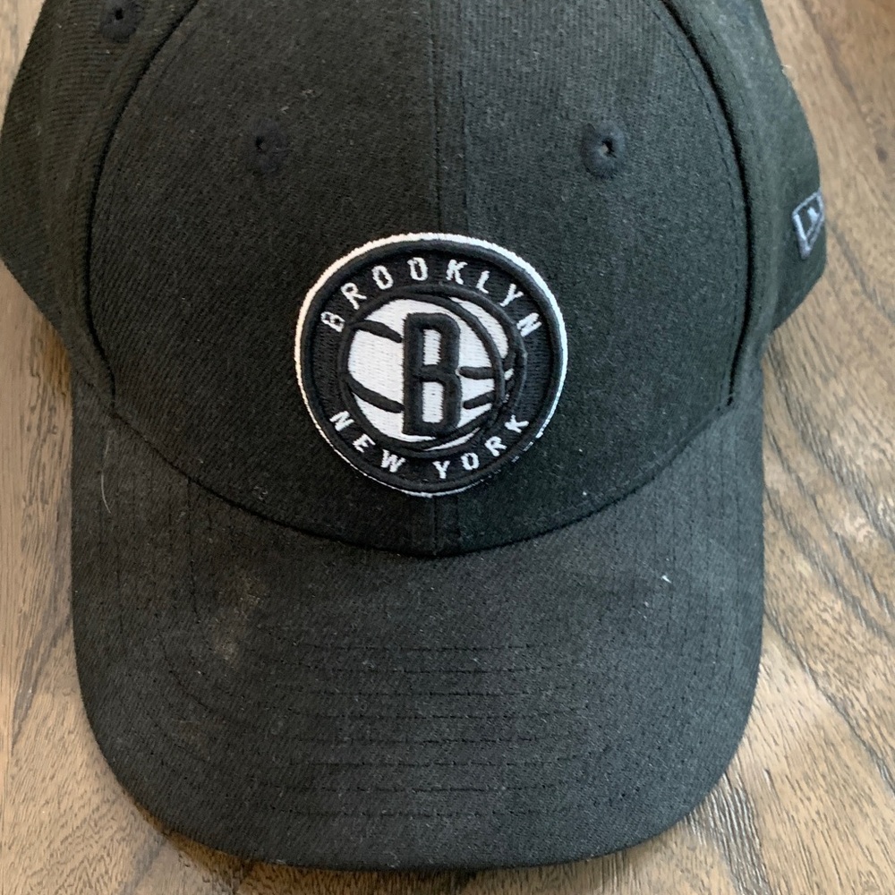 Brooklyn New York Black Cap Youth New Era 9Forty with Hologram